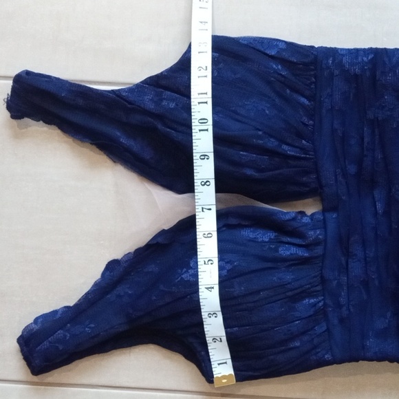 Elegant Navy Blue Lace Evening Gown - Picture 14 of 15